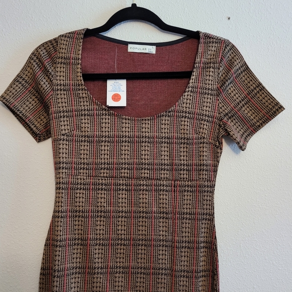 Popular 21 Dress - Picture 2 of 4